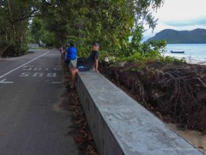 Praslin is one of the granite islands of the Seychelles with the best beaches you can imagine. A tropical paradise for nature lovers above and under the water.