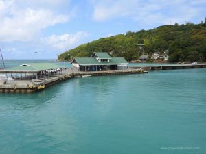 Praslin is one of the granite islands of the Seychelles with the best beaches you can imagine. A tropical paradise for nature lovers above and under the water.
